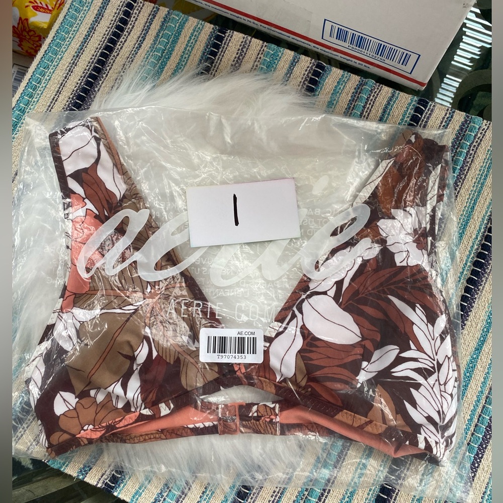 Nwt Aerie floral bikini top size med